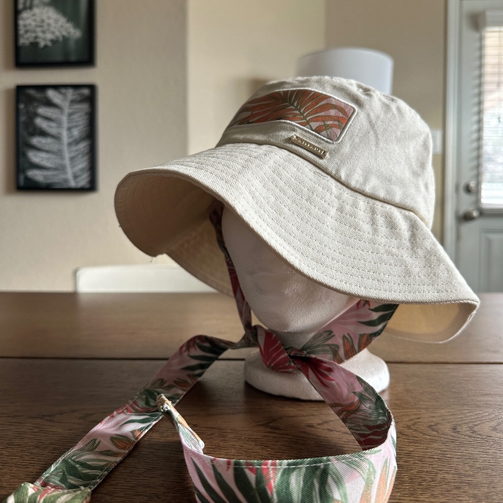 New Amiani Bucket Hat